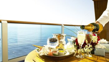 1548637017.9643_r416_Princess Cruises Royal Class Interior balcony dining 3.jpg